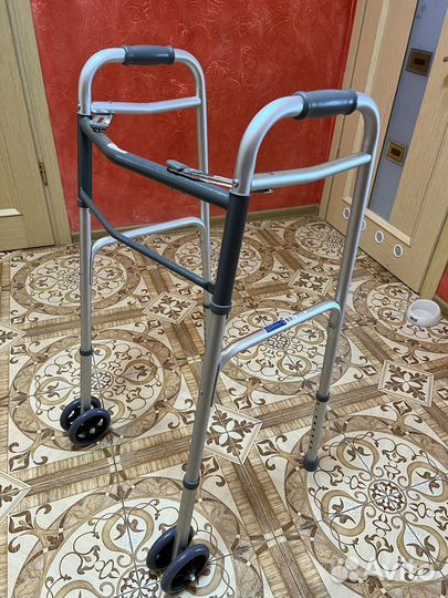 Ходунки для взрослых на колесах