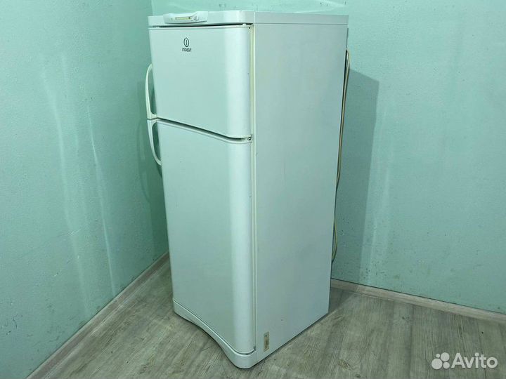 Холодильник Indesit