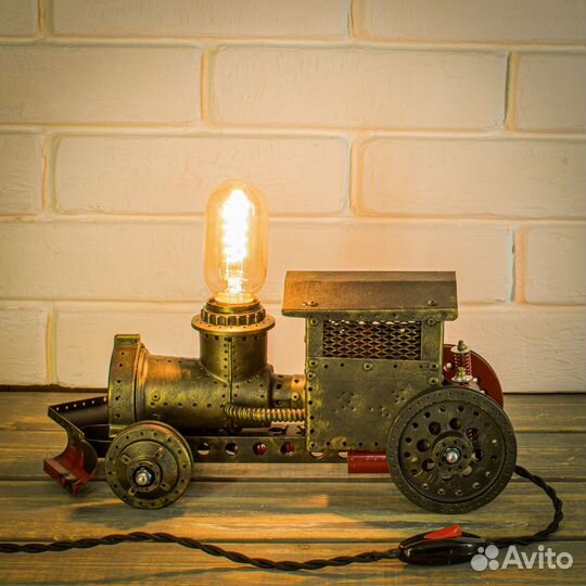 Декоративный настольный светильник