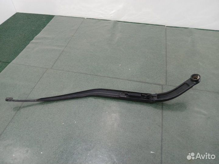 Поводок стеклоочистителя правый Infiniti Qx70 S51