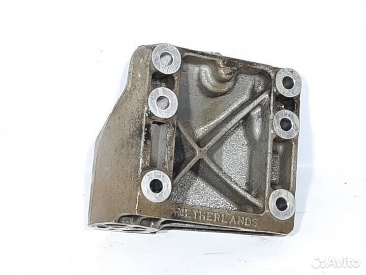 Кронштейн правый Porsche Cayenne 9PA M48 2005