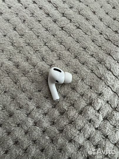 Продам кейс airpods pro и левый наушник Оригинал
