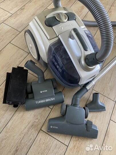 Пылесос Vitek с аквафильтром
