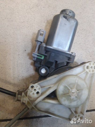 Стеклоподъемник задний правый Volkswagen Polo