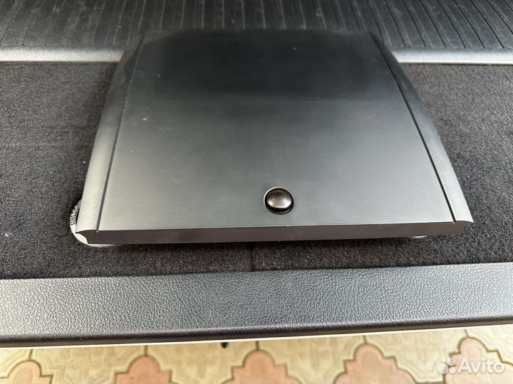 Продам накладку центральную Toyota LC200