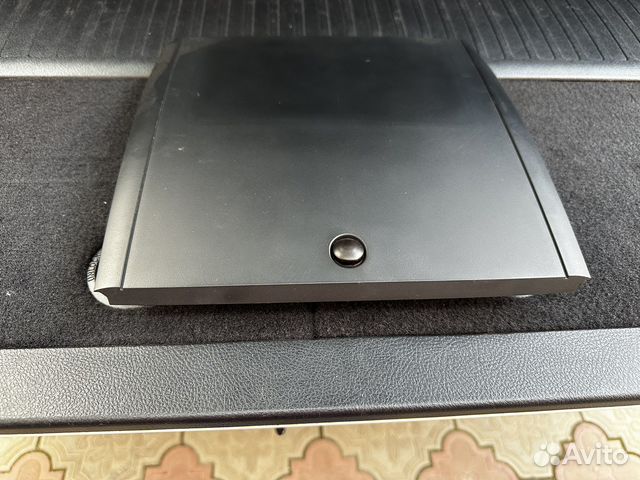 Продам накладку центральную Toyota LC200