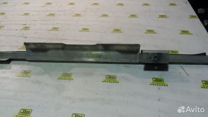 Направляющая стекла левого б/у scania R420 Sc 7796