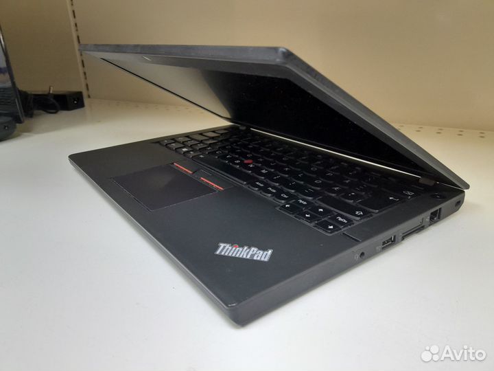 Ноутбук Lenovo / Core I7 / 8GB DDR4 / Intel