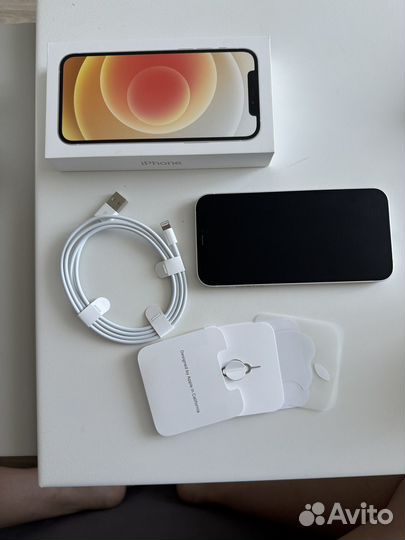 iPhone 12, 64 ГБ