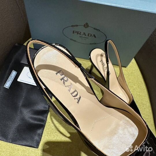 Женские туфли Prada