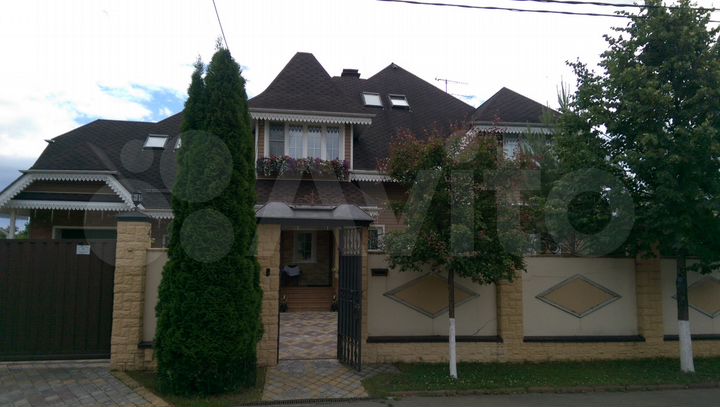 Дом 483 м² на участке 14 сот.