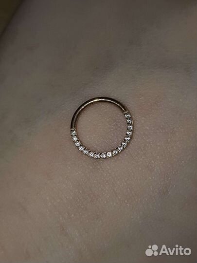 Пирсинг в нос и ухо