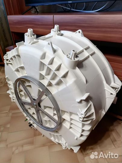 Бак с барабаном для стиральной машины Hotpoint Ari