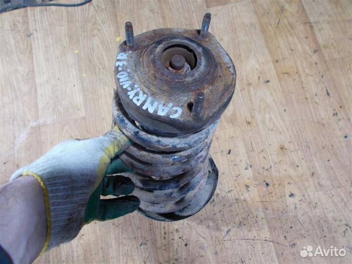 Амортизатор задний правый Toyota Camry V10 1991-1