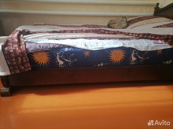Кровать