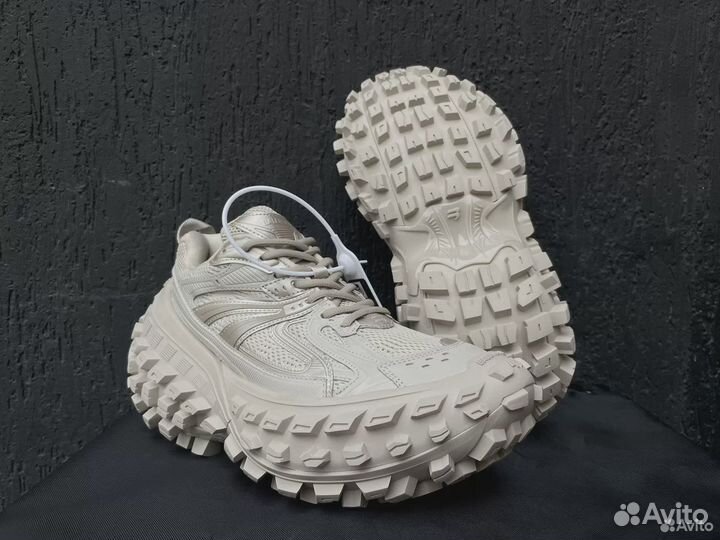 Balenciaga defender