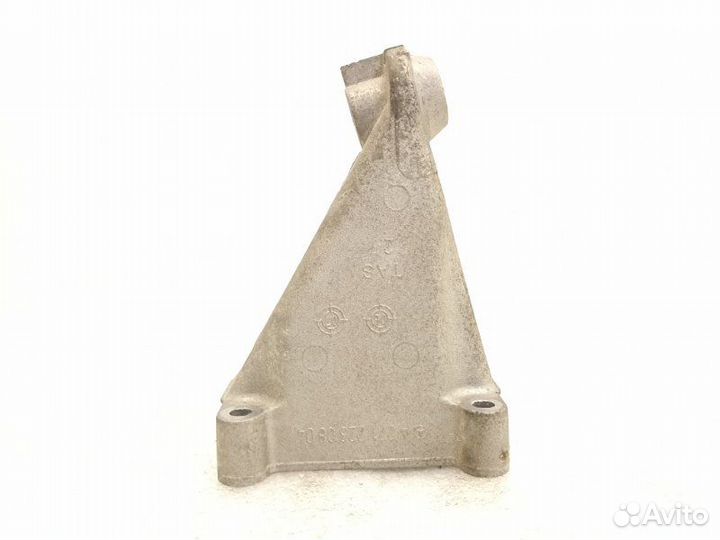 Кронштейн опоры двигателя правый Mercedes-Benz