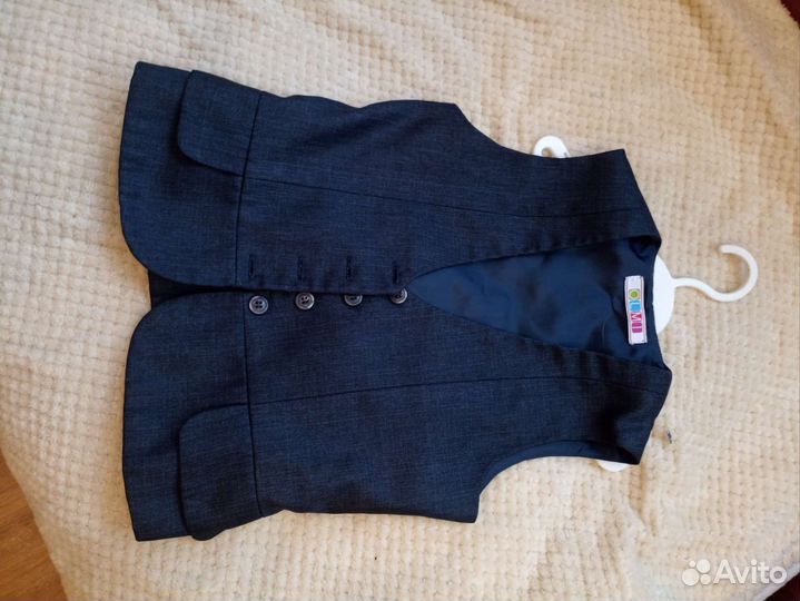 Продам школьный брючный костюм