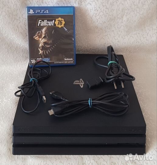 Продам игравую приставку sony playstation 4 pro