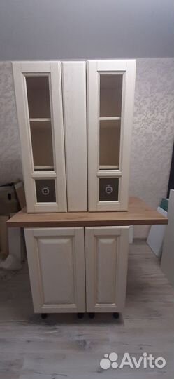Мини кухня,фасады массив