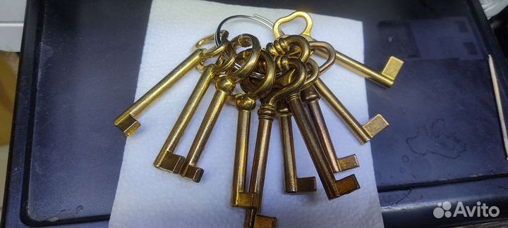 Ключи мебельные, буфетные :)