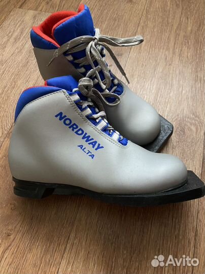 Лыжные ботинки