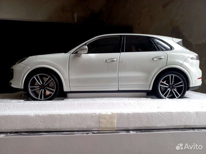 Porsche cayenne turbo s-2017 1:18