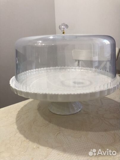 Тортница на ножке