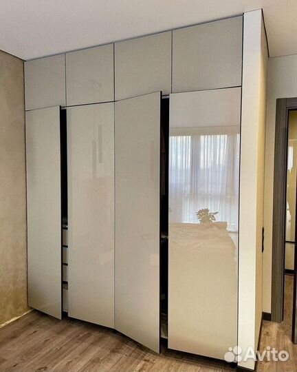 Шкаф распашной