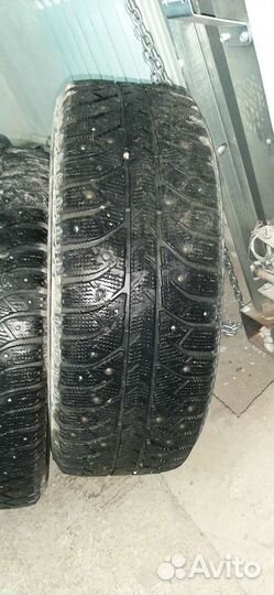 Bridgestone Ice Cruiser 7000 215/60 R17 100T