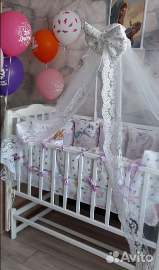 Детская кроватка с маятником