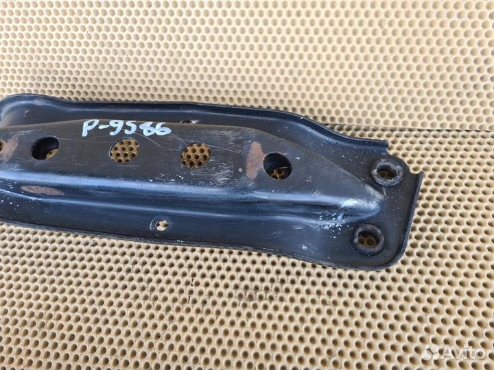 Крепление АКПП Infiniti Vq37Vhr