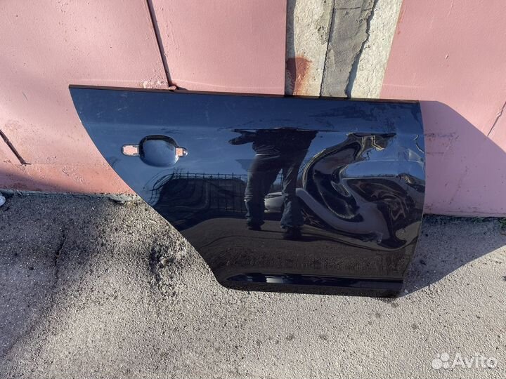 Дверь задняя правая vw jetta 5
