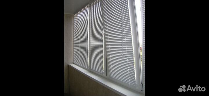 Жалюзи и рулонные шторы на окна