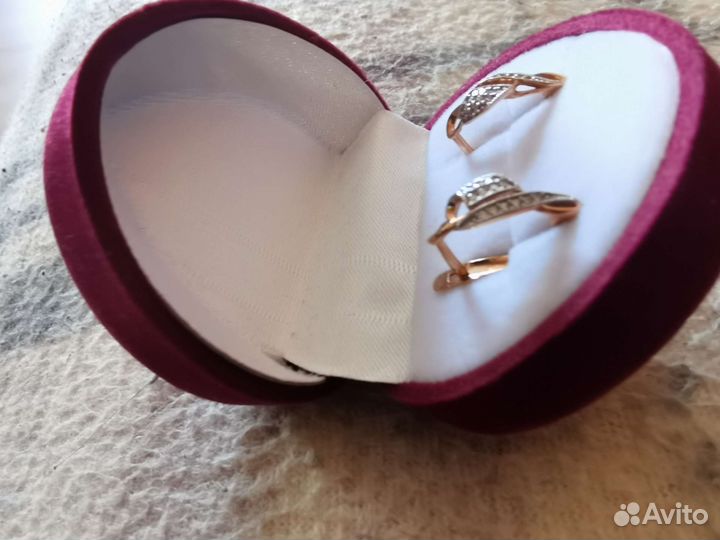 Золотые серьги