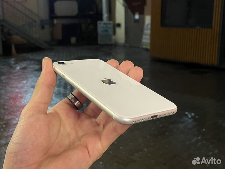 iPhone SE (2020), 128 ГБ