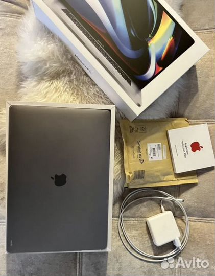 MacBook Pro 16 i9/2,4GHz/5600M/64gb/4Tb/рст/космос