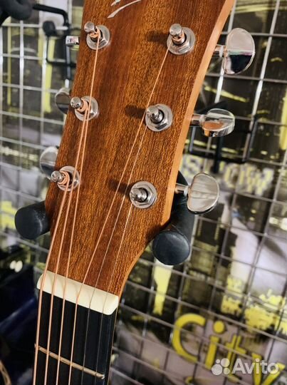 Акустическая гитара