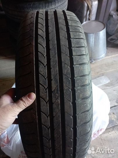 Goodyear EfficientGrip 205/60 R16