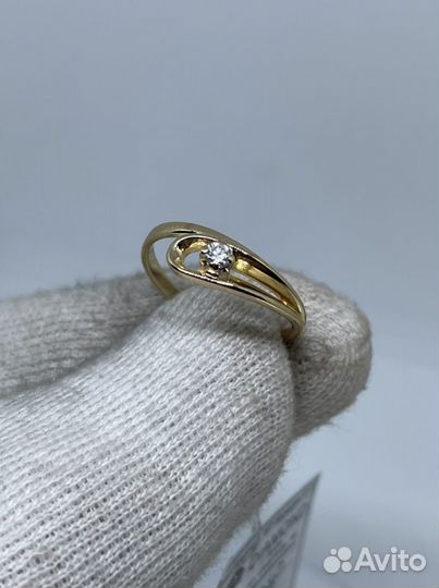 Золотое кольцо с 1 Бриллиантом 0.075 ct