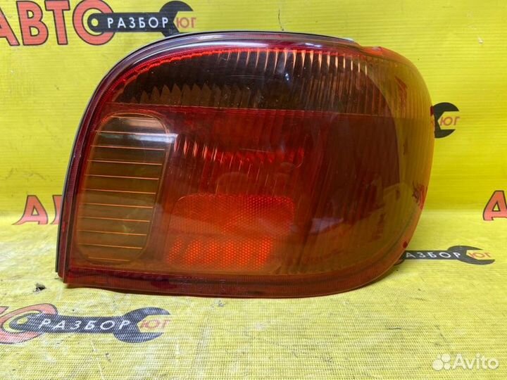 Стоп-сигнал задний правый Toyota Vitz SCP10 1SZ-FE