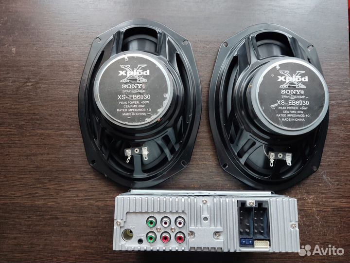 Магнитола и два блина