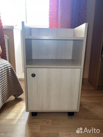 Тумба на колесиках