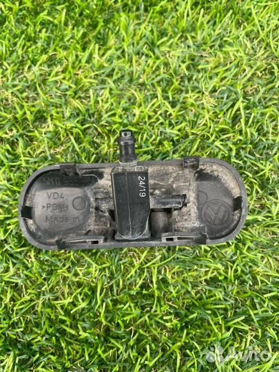 Форсунка омывателя Volkswagen Jetta 7 2019