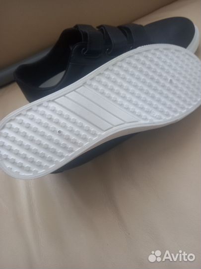 Кроссовки женские