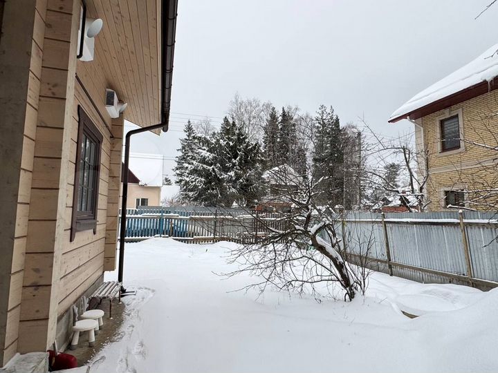 Дом 374 м² на участке 10 сот.