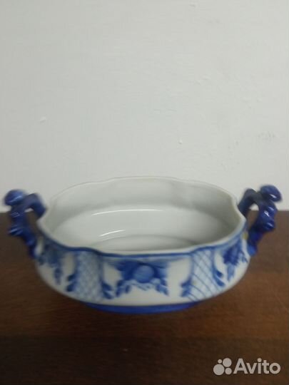 Конфетница с крышкой. Гжель