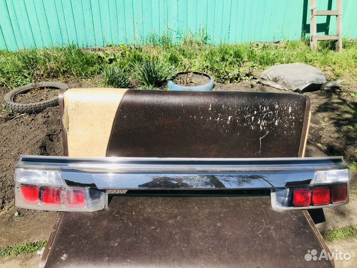 Стоп-вставка на дверь багажника