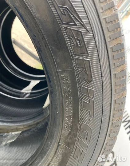 Toyo Observe Garit GIZ 225/55 R17 97Q