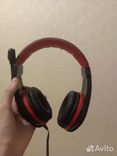 Наушники с микрофоном